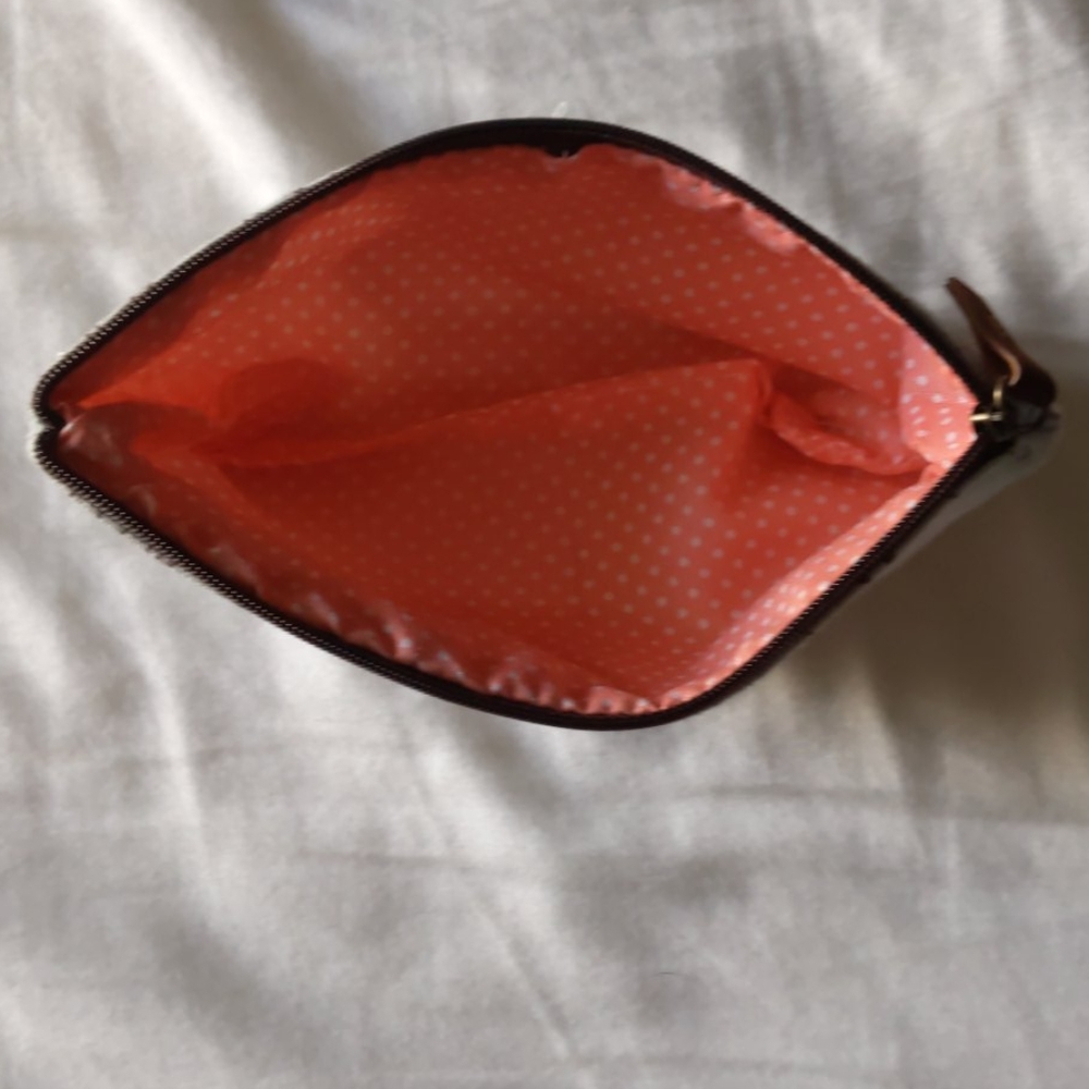 Pencil case - Picture 2 of 3